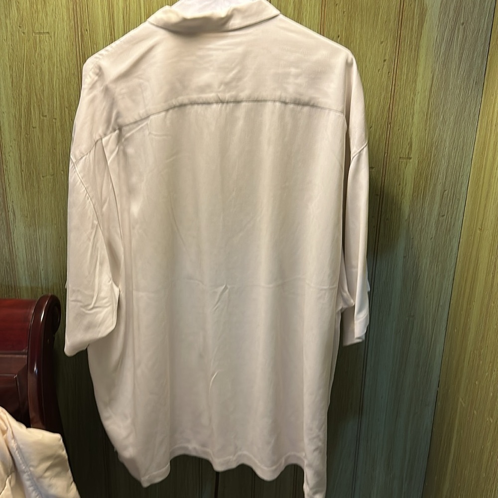 Tommy Bahama off white/ cream color,XXL, short sleeve, button down shirt. - Picture 4 of 4